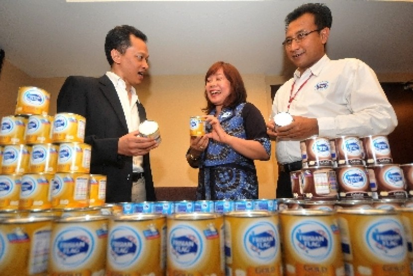 Mengusung konsep ‘klik-tarik-tuang’, kaleng susu kental manis Frisian Flag kini bisa dibuka dengan sangat mudah. 