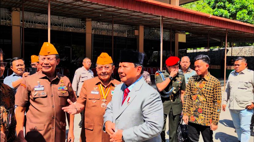  Menhan Prabowo nampak didampingi Wali Kota Solo Gibran Rakabuming di acara Harvetnas di UNS Solo, Kamis (10/8/2023).