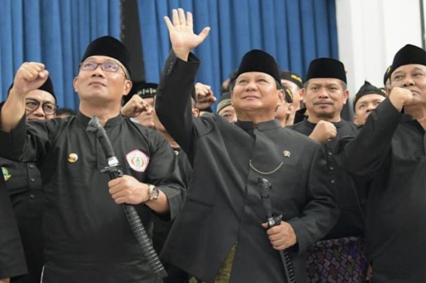 Menhan Prabowo Subianto, eks gubernur Jabar M Ridwan Kamil, dan pengasuh Ponpes Buntet Cirebon KH Adib Roffiudin Izza.