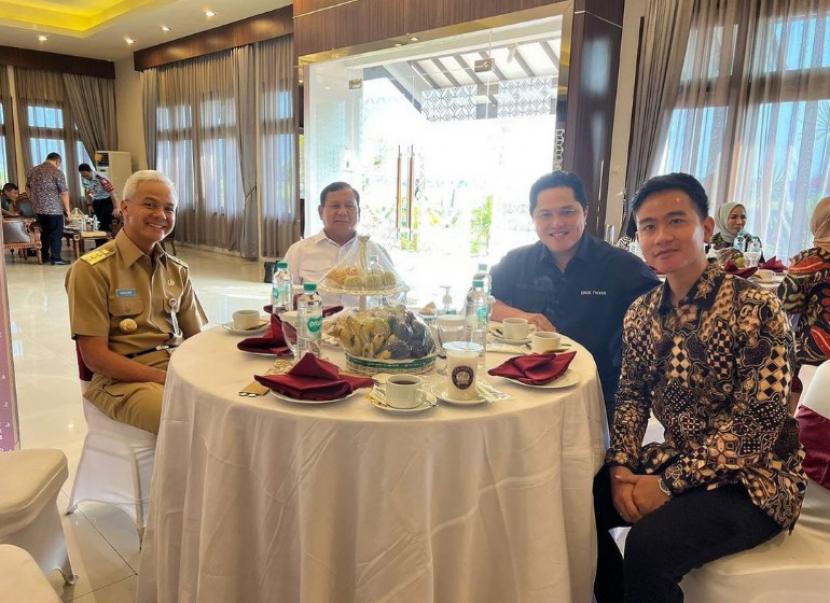 Menhan Prabowo Subianto, Menteri BUMN Erick Thohir, dan Gubernur Jateng Ganjar Pranowo di ruang tunggu Lanud Adi Soemarmo, Kabupaten Boyolali, Jawa Tengah, Senin (24/7/2023).