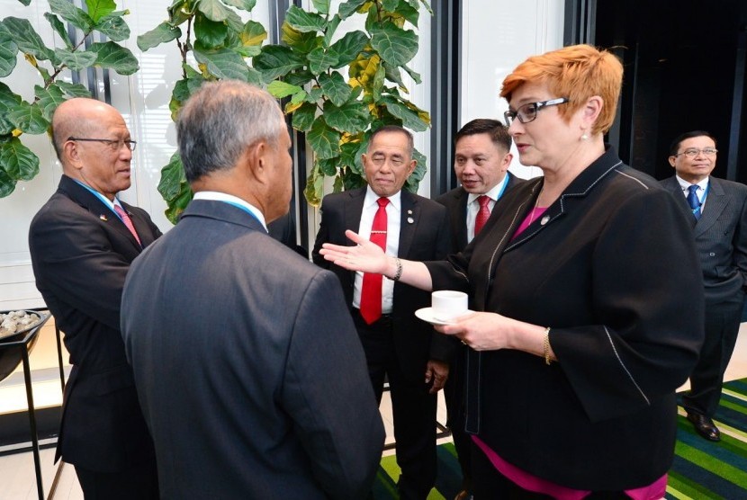 Menhan RI Ryamizard Ryacudu di antara sejumlah menteri pertahanan negara lain yang mengikuti pertemuan 'The Perth Meeting Sub-Regional Defence Ministers Meeting on Counter-Terrorism'  di Perth, Austraslia.