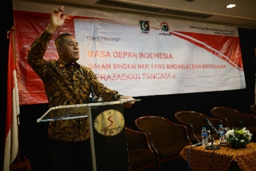  Menhan Ryamizard Ryacudu memberikan pemaparannya saat diskusi nasional di Jakarta, Jumat (2/10).