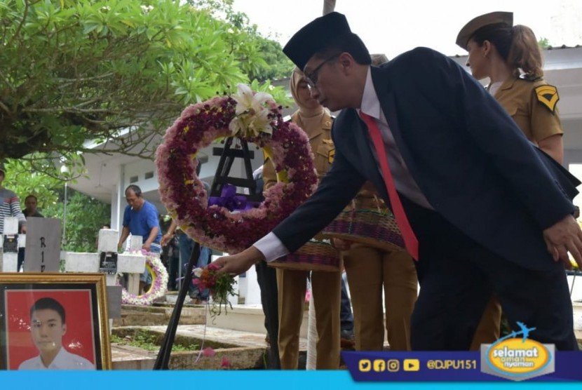 Menhub Budi Karya Sumadi berziarah ke makam Anthonius Gunawan Agung