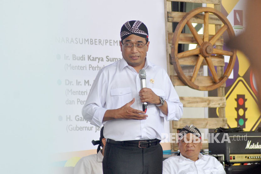 Menhub, Budi Karya Sumadi dalam Dialog Kebangsaan di museum kereta api Ambarawa, Ahad (15/10).