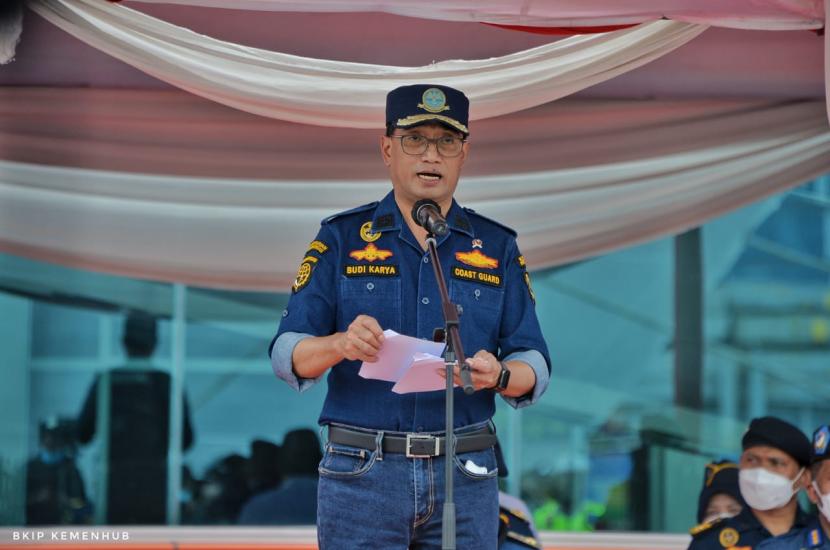 Menhub Budi Karya Sumadi saat memimpin Apel Siaga Kesiapan Angkutan Laut Natal 2021 dan Tahun Baru 2022, di Terminal Penumpang Nusantara Pelabuhan Tanjung Priok, Ahad (12/12).