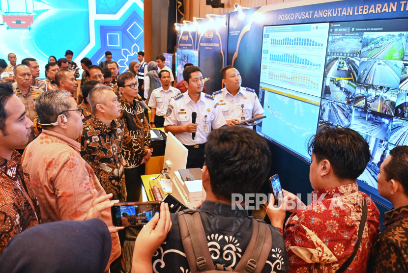 Menhub Dudy Purwagandhi membuka Posko Pusat Angkutan Lebaran 2025 di Jakarta, Jumat (21/3/2025). Menurut dia, tantangan besar dalam masa angkutan Lebaran adalah memastikan kelancaran dan keselamatan perjalanan.