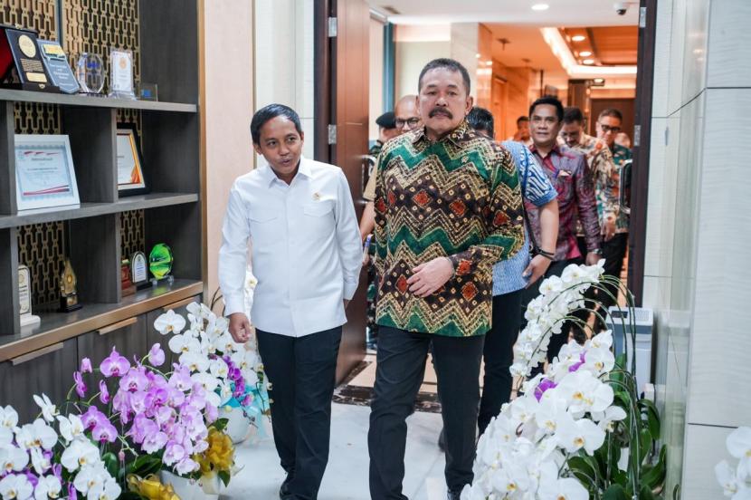 Menhut bertemu dengan Jaksa Agung, Jakarta, Jumat (1/11/2024).