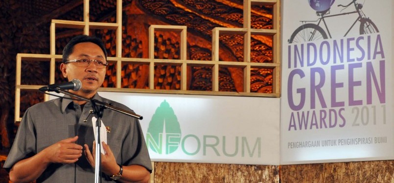 Menhut Zulkifli Hasan saat memberi sambutan dalam acara penyerahan penghargaan Indonesia Green Award 2011