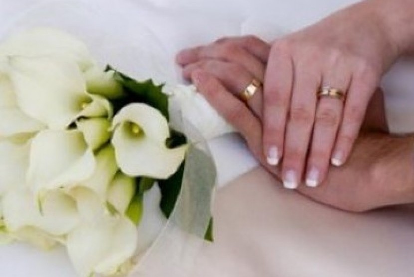 Islam menganjurkan pria Muslim menikahi perempuan perawan. Menikah (Ilustrasi)
