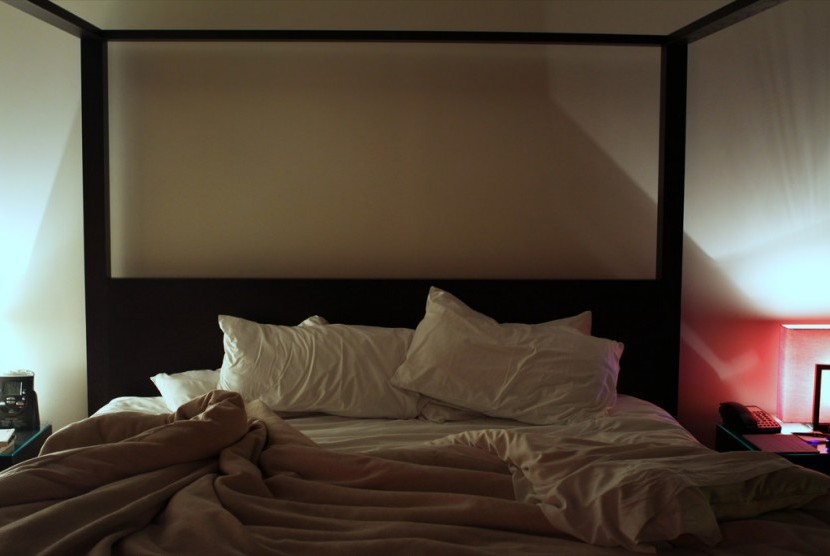 Meninggalkan tempat tidur yang berantakan sebelum beraktivitas tidak disarankan jika Anda ingin lebih produktif.