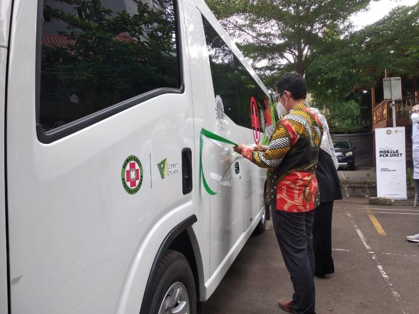 Meningkatnya jumlah masyarakat terpapar virus Covid-19 di kota-kota besar seperti Jakarta, menggugah Dompet Dhuafa bersama RS Kartika Pulomas untuk berinovasi dengan meluncurkan Mobile PCR Unit dalam rangka untuk memobilisasi kebutuhan masyarakat akan test cepat Covid-19. Sekaligus memudahkan masyarakat untuk mendapatkan layanan tersebut.