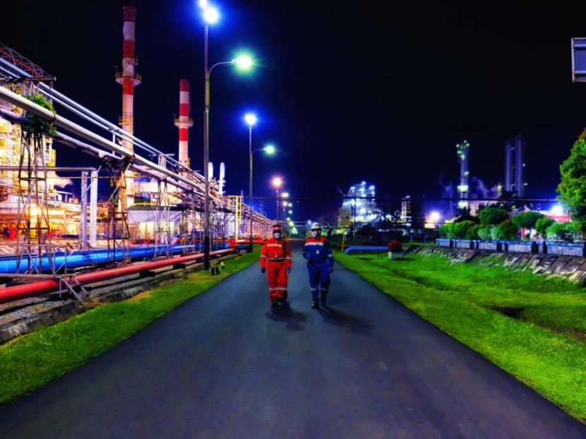 Kilang Pertamina Internasional Refinery Unit III Plaju Palembang, Sumatera Selatan menyalurkan sekitar 148.883 Kilo Liter (KL) bahan bakar minyak (BBM) selama momentum Ramadhan dan Lebaran, (ilustrasi