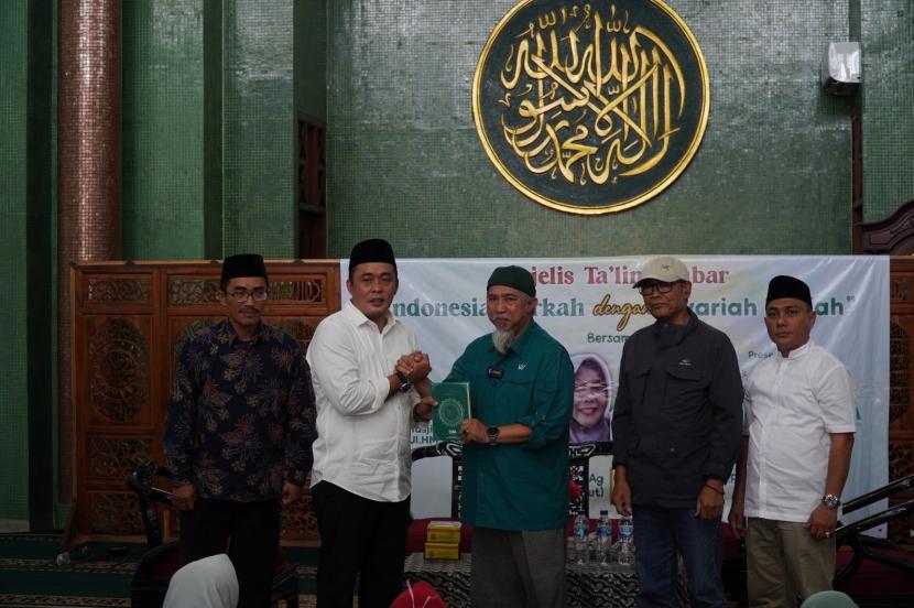 Menjelang bulan suci Ramadhan, BWA membagikan 20 ribu Alquran wakaf  di Provinsi Sumatera Utara dan Aceh, menggenapkan distrubusi 100 ribu Alquran wakaf di dua provinsi tersebut.