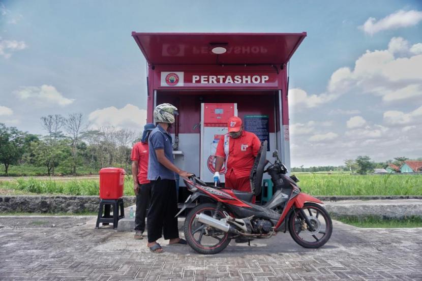 Menjelang Idul Adha 1442 H di tengah masa Pemberlakuan Pembatasan Kegiatan Masyarakat (PPKM) Darurat, Pertamina memastikan pasokan bahan bakar minyak (BBM), LPG, dan Avtur khususnya di wilayah Jawa Tengah dan Daerah Istimewa Yogyakarta (DIY) berjalan lancar.
