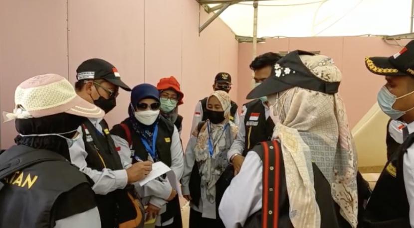 Menjelang puncak haji di Arafah, Muzdalifah dan Mina (Armuzna) tim kesehatan KKHI Madinah melakukan survei Posko Pelayanan Kesehatan Mina. 