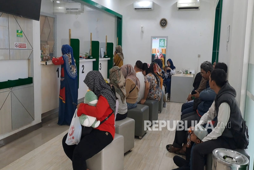Menjelang tahun ajaran baru sekolah, tren gadai di Pegadaian Indramayu mengalami peningkatan 20-30 persen.