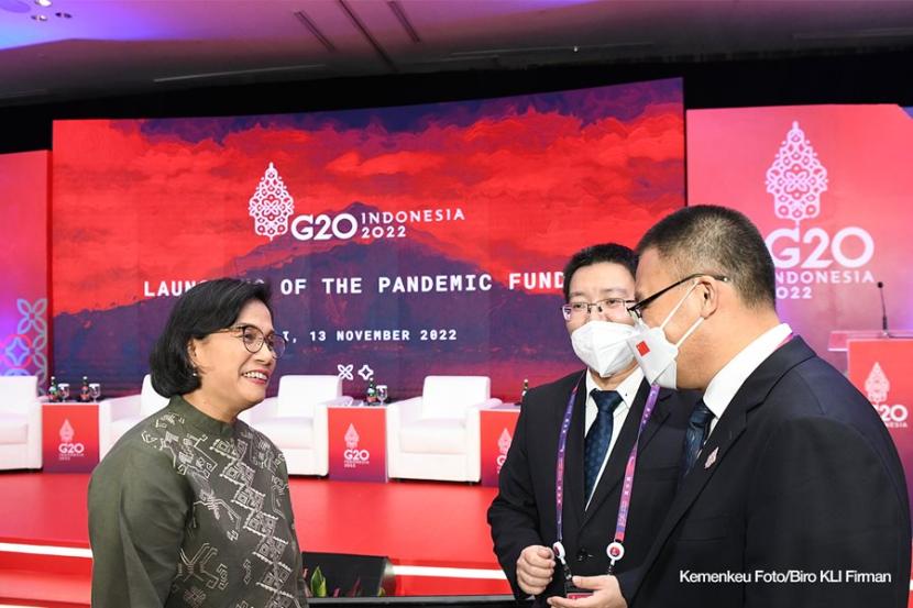 Menkeu Sri Mulyani (kiri) dalam acara peluncuran Pandemic Fund pada November 2022 di Bali.