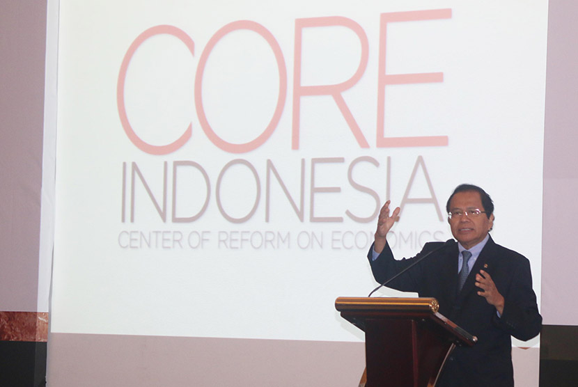 Menko Kemaritiman dan Sumber Daya Rizal Ramli memberikan sambutan pada acara Core Economic Outlook 2016 di Jakarta, Rabu (18/11).