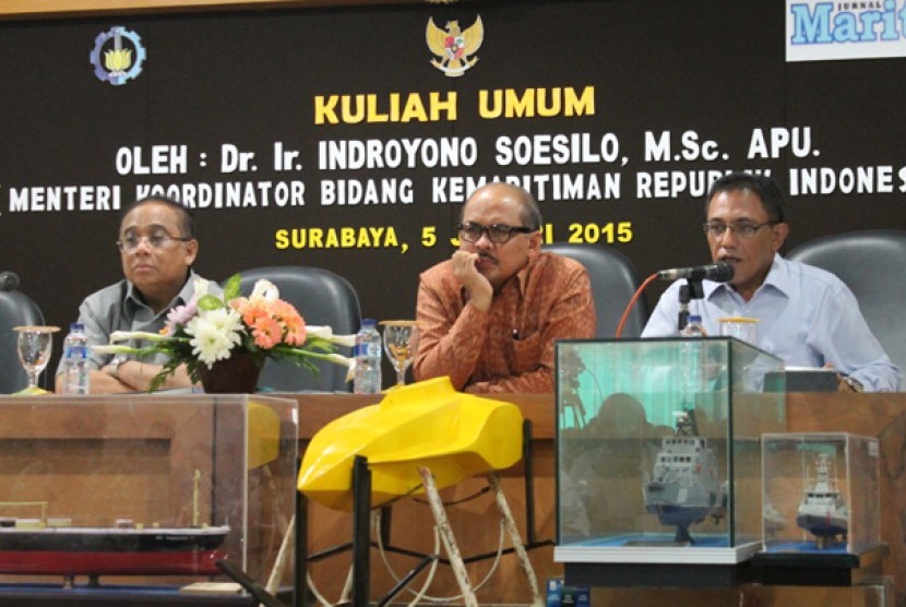 Menko Kemaritiman di salah satu seminar yang diadakan ITS