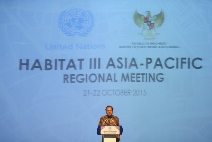Menko Maritim dan Sumber Daya Rizal Ramli menyampaikan sambutan pada pembukaan Habitat III Asia-Pacific Regional Summit di Jakarta, Rabu (21/10).