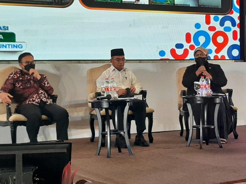Menko Pembangunan Manusia dan Kebudayaan (PMK) Muhadjir Effendi dalam Webinar dan Dialog Apresiasi Program Bangga Kencana dan Percepatan Penurunan Stunting, Rabu (7/6/2022 ) di Medan, Sumut.