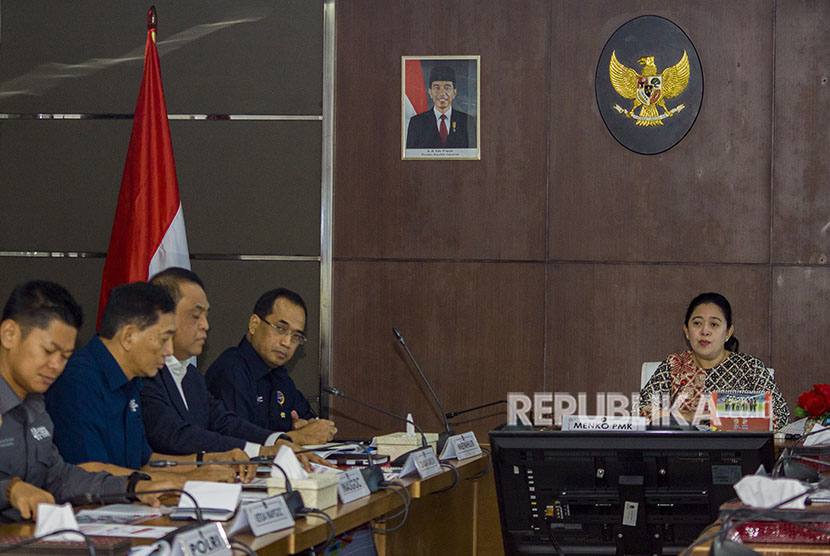 Coordinating Minister for Human Development and Culture, Puan Maharani (right) leads a coordination meeting on Asian Games security with a number of ministers and representatives from ministries and state institutions in Jakarta, on Thursday.