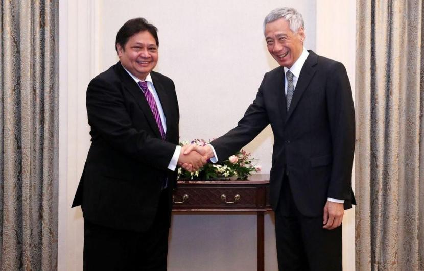 Menko Perekonomian Airlangga Hartato (kiria) dan Perdana Menteri Singapura Lee Hsien Loong.