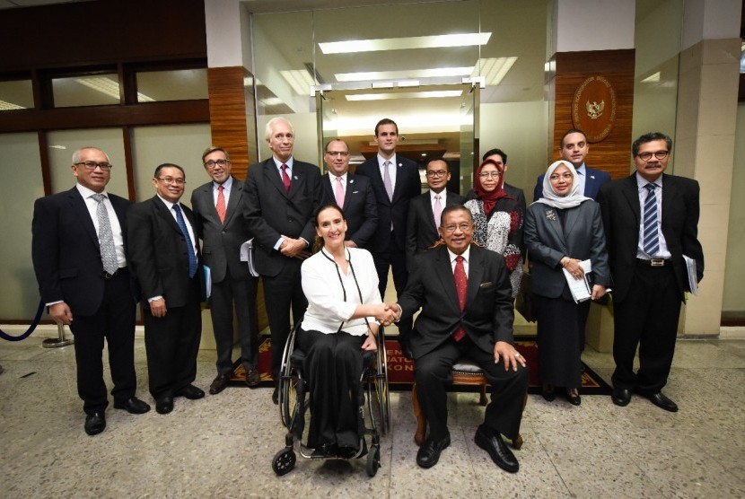 Menko Perekonomian Darmin Nasution menerima kunjungan kerja Wakil Presiden Argentina Gabriela Michetti beserta delegasi di Kantor Kemenko Perekonomian, Jakarta Pusat, Rabu (8/5). 