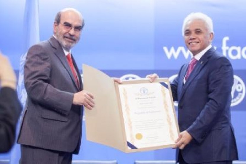  Menko Perekonomian, Hatta Rajasa, menerima penghargaan FAO di Roma, Italia