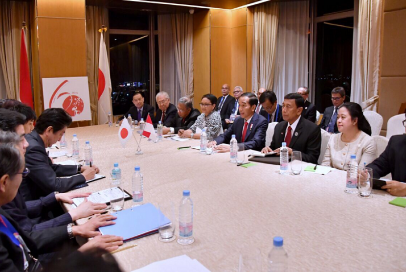 Menko PMK dampingi Presiden dalam pertemuan dengan PM Jepang di sela-sela KTT ASEAN di Manila.