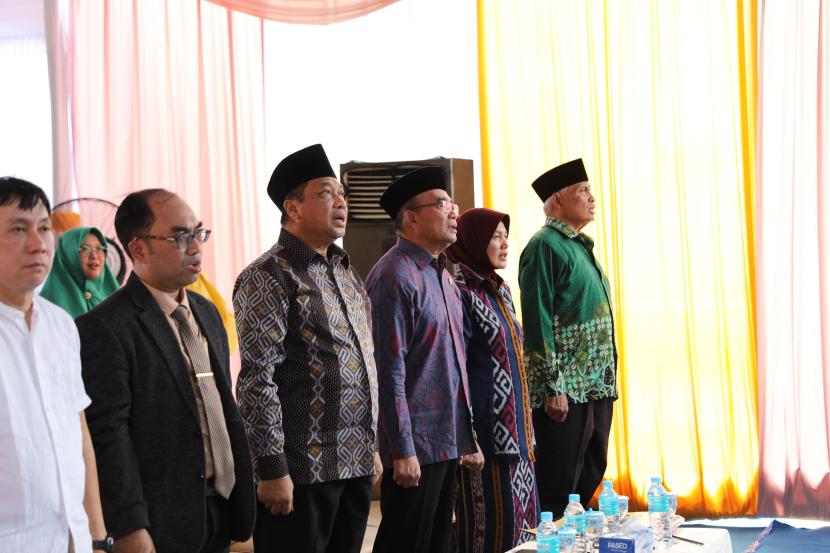 Minister Muhadjir Effendy attended the first stone laying of the construction of the Jirona Building at Semarak Milad Emas in Aisyiyah Bojonegoro Hospital (RS), East Java.