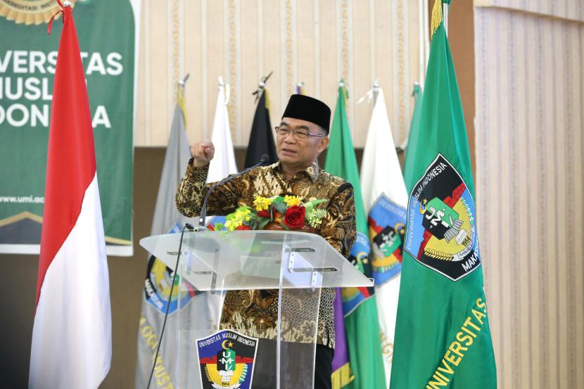 Menko PMK Muhadjir Effendy menjadi pembicara di Universitas Muslim Indonesia (UMI), Kota Makassar, Provinsi Sulawesi Selatan.