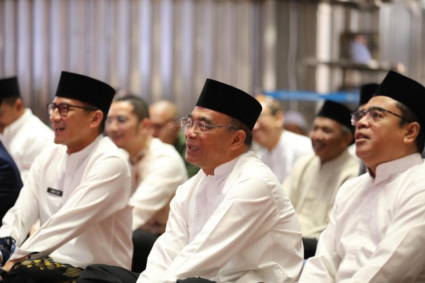 Menko PMK Muhadjir Effendy merayakan Maulid Nabi Muhammad SAW di Masjid Istiqlal, Jakarta Pusat, Kamis (29/9/2023).