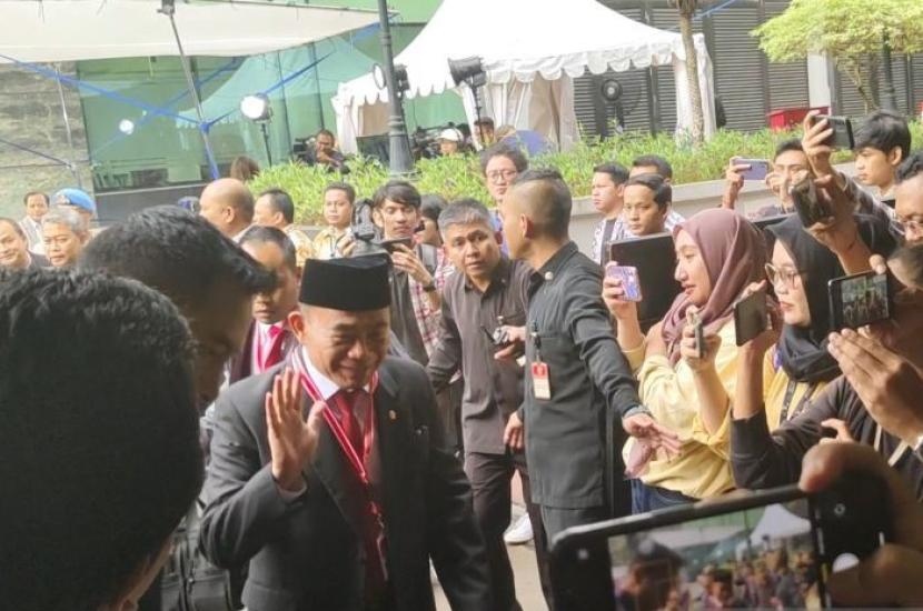 Menko PMK Muhadjir Effendy tiba di Gedung I MK, Jakarta Pusat, Jumat (5/4/2024).