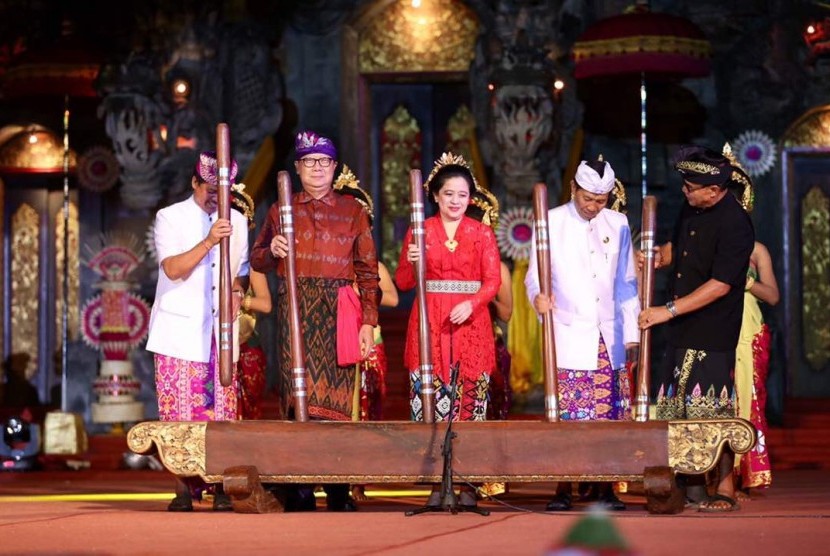 Menko PMK, Puan Maharani, dalam sambutannya saat membuka Pesta Kesenian Bali yang ke- 39 tahun 2017 di Arena Panggung Taman Terbuka Ardha Chandra, Bali Art Center, Kota Denpasar, Bali, Sabtu (10/6) malam.