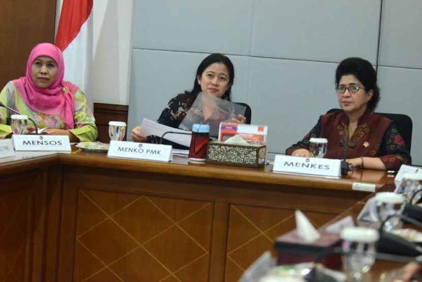 Menko PMK Puan Maharani dan Menkes Nila Moeloek rapat soal BPJS Kesehatan di Jakarta, Kamis (28/7).