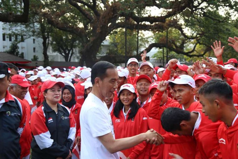Menko PMK Puan Maharani dan Presiden Joko Widodo melepas tim Indonesia ke Asian Games XVIII 2018