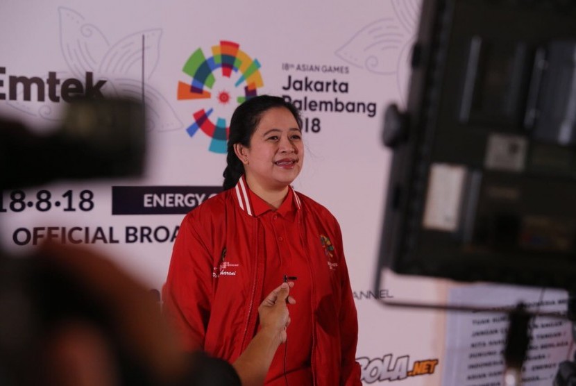 Menko PMK Puan Maharani mengenakan jaket Asian Games 2018.