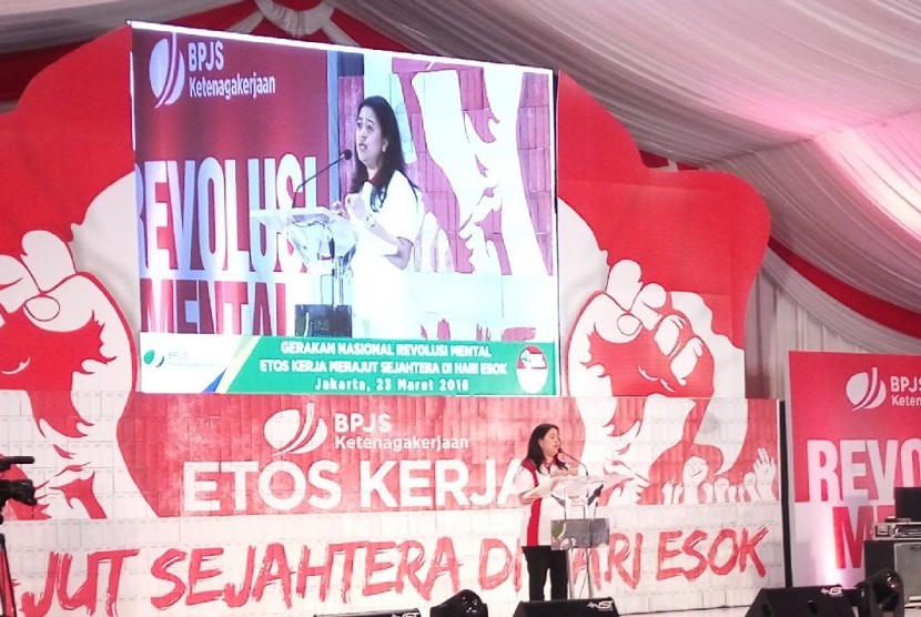 Menko PMK Puan Maharani saat pencanangan Gerakan Nasional Revolusi Mental di BPJS Ketenagakerjaan di Jakarta, Rabu (23/3).