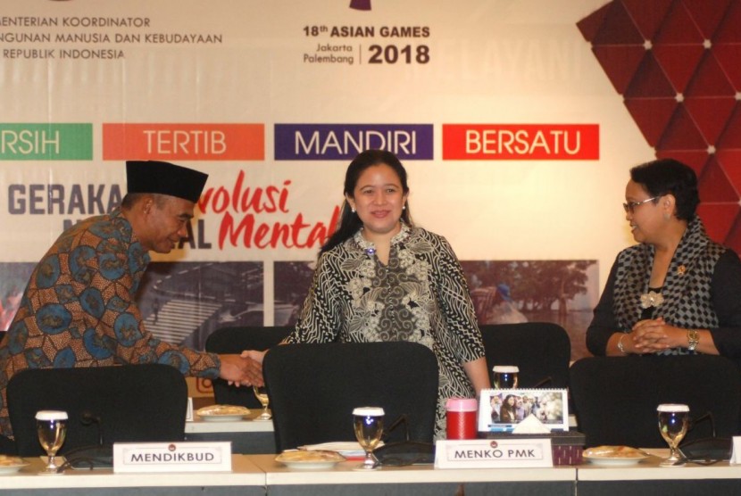 Menko PMK, Puan Maharani (tengah)