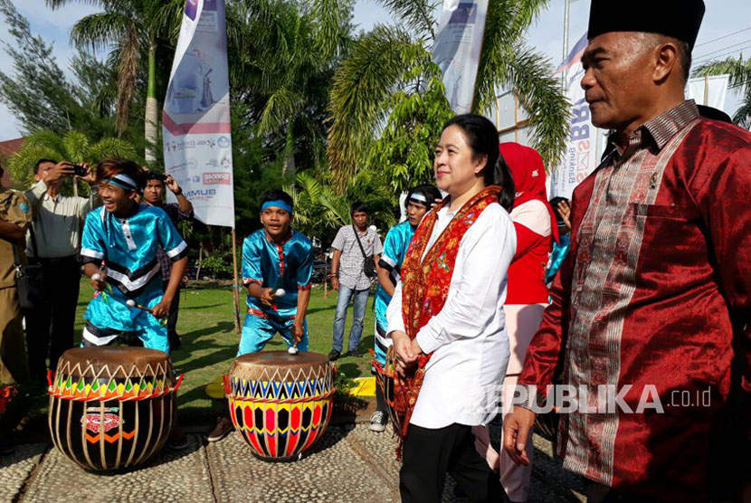 Menko PMK RI Puan Maharani membuka acara Lawatan Sejarah Nasional (LASENAS) 2017 di Kota Bengkulu, Senin (15/5). Puan didampingi Mendikbud RI Muhadjir Effendy dan Wakil Gubernur Bengkulu Rohidin Mersyah.