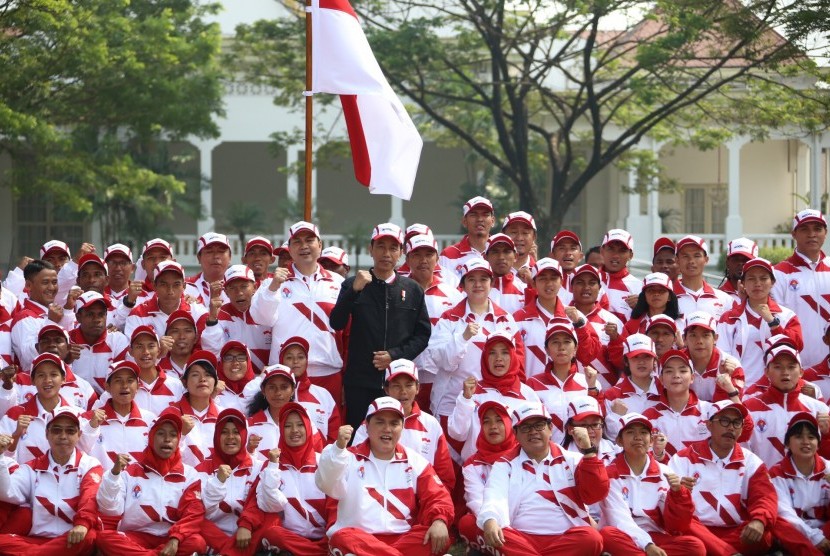 Menko PMK saat ikut bersama Presiden Joko Widodo melepas kontingen Indonesia menuju laga SEA Games 2017 di Kuala Lumpur, Malaysia, di Istana Negara, Jakarta, Senin (7/8).