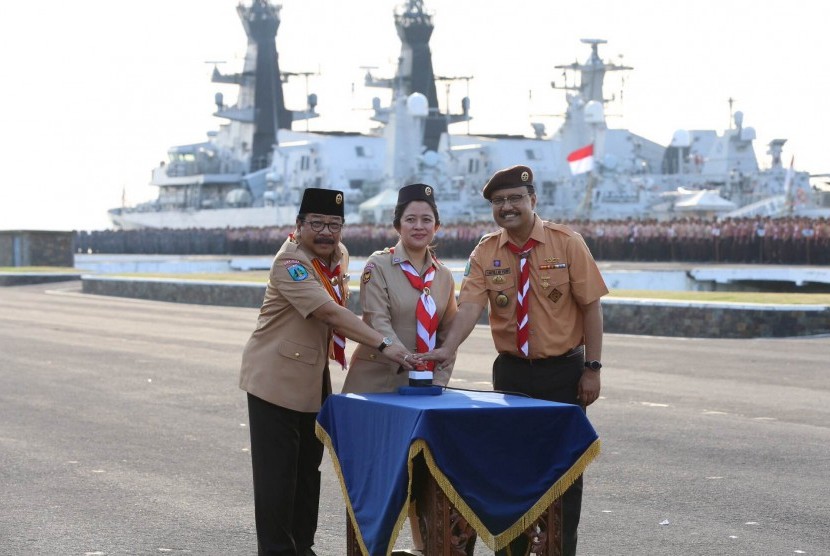  Menko PMK saat menjadi inspektur upacara  pada Apel Besar Hari Pramuka Ke-55 Jawa Timur di Markas Komando Armada RI Kawasan Timur, Surabaya, dalam keterangan persnya, Ahad (4/9).