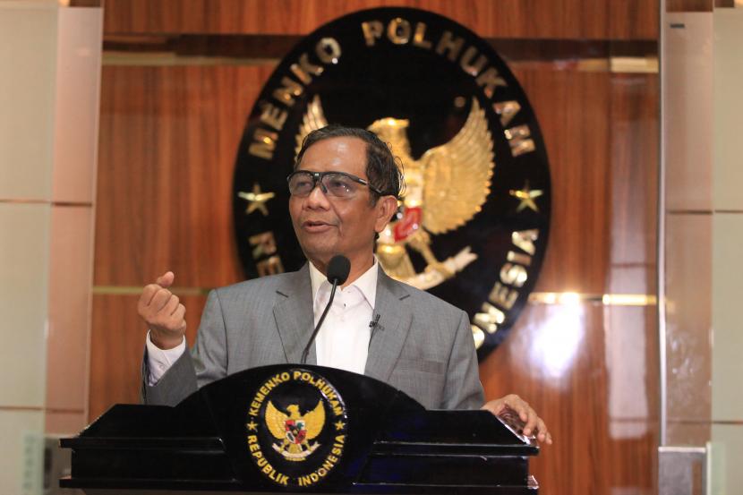 Menteri Koordinator Bidang Politik Hukum dan Keamanan (Menko Polhukam) Mahfud MD mengatakan, Indonesia ada karena para pahlawan ikut berjuang meraih kemerdekaan. 