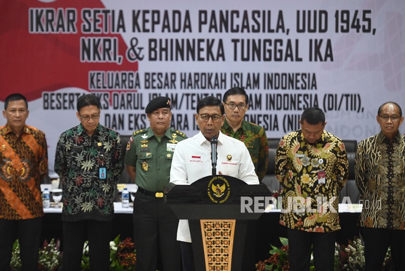 Menko Polhukam Wiranto memberikan arahan dalam acara pengucapan ikrar setia kepada Pancasila, UUD 45, NKRI dan Bhineka Tunggal Ika di Jakarta, Selasa (13/08/2019). 