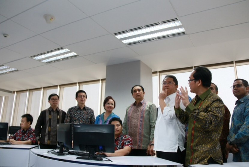 Menkominfo Rudi Antara saat meresmikan Security Operation Centre   