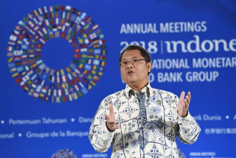Menkominfo Rudiantara menyampaikan materi saat menjadi pembicara tunggal pada sesi New Economy Talk dalam rangkaian Pertemuan Tahunan IMF - World Bank Group 2018 di Nusa Dua, Bali, Kamis (11/10). 