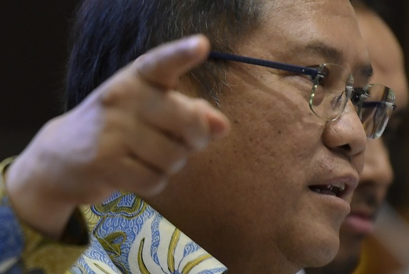 Menkominfo Rudiantara menyampaikan pandangan saat rapat lanjutan dengan Komisi I di Kompleks Parlemen Senayan, Jakarta, Senin (22/7/2019). 