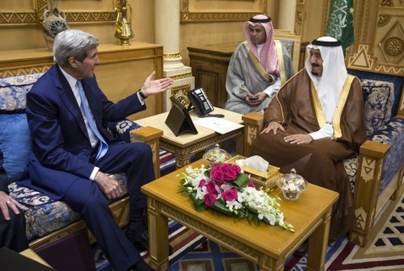 Menlu AS John Kerry bertemu dengan Raja Saudi Salman di Riyadh, Sabtu (24/10)