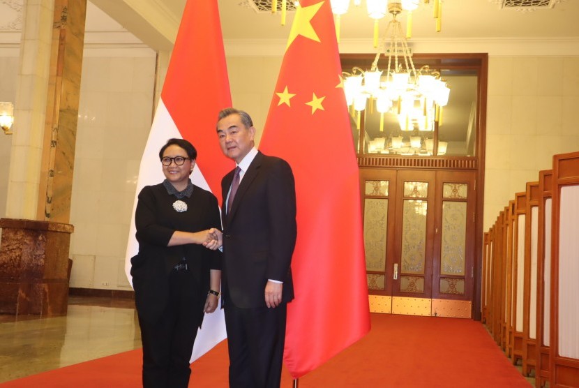 Menlu Retno LP Marsudi (kiri) diterima Menteri Luar Negeri Cina Wang Yi, di Balai Agung Rakyat, Beijing, Rabu (24/4/2019) pagi. 